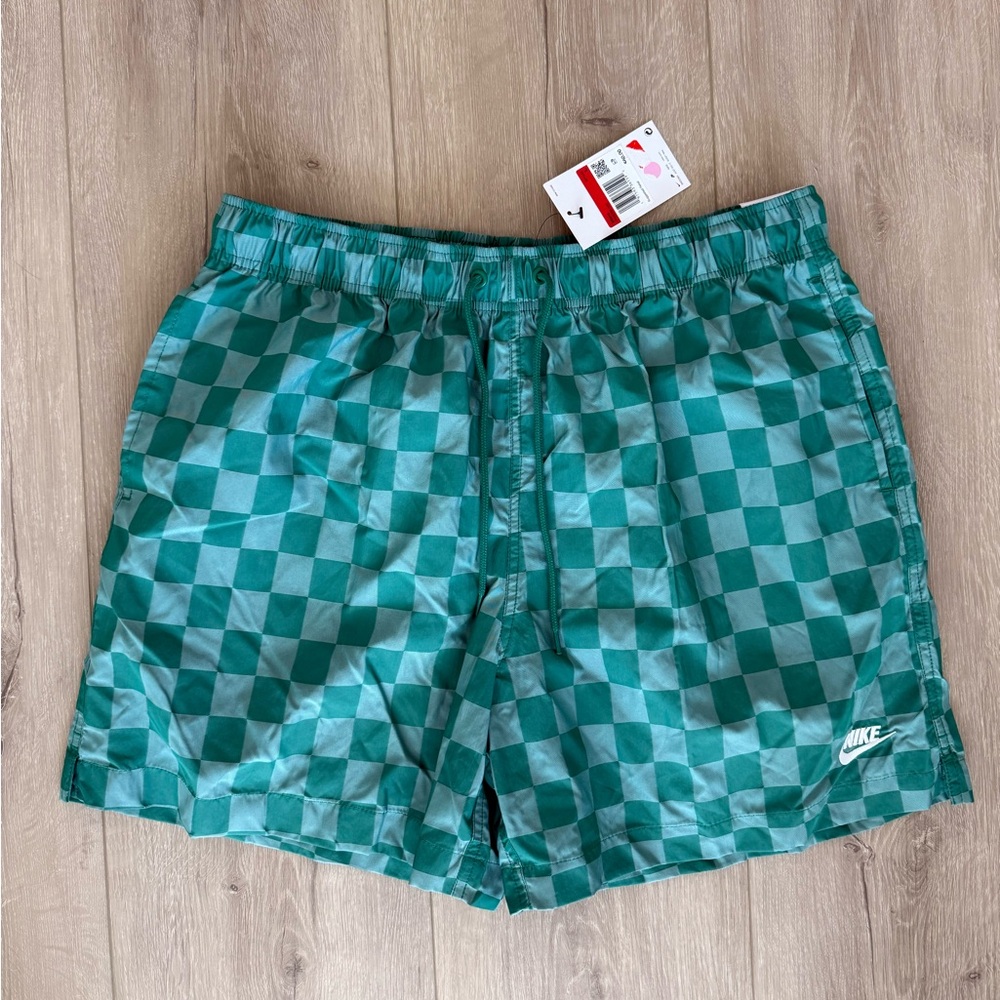 Nike men’s club flow checkered shorts green NWT L